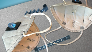 Δημιουργήθηκε η πρώτη μάσκα στον κόσμο που μπορεί να κάνει διάγνωση της Covid-19