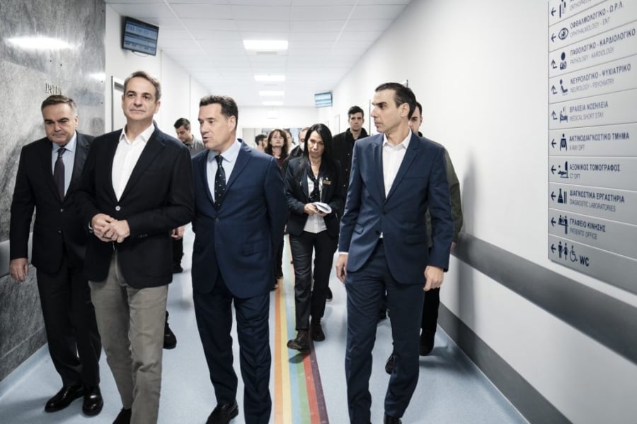 Επίσκεψη Μητσοτάκη στον «Ερυθρό Σταυρό»: Ξεναγήθηκε στα ανακαινισμένα ΤΕΠ