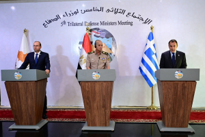 Τριμερής συνάντηση των υπουργών Άμυνας Ελλάδας, Κύπρου και Αιγύπτου