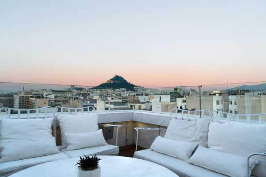 Ξενοδοχεία Αθήνας: Αυξήθηκε η πληρότητα τον Ιούλιο αλλά παραμένουν οι προκλήσεις