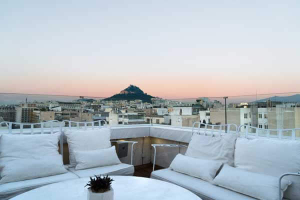 Ξενοδοχεία Αθήνας: Αυξήθηκε η πληρότητα τον Ιούλιο αλλά παραμένουν οι προκλήσεις