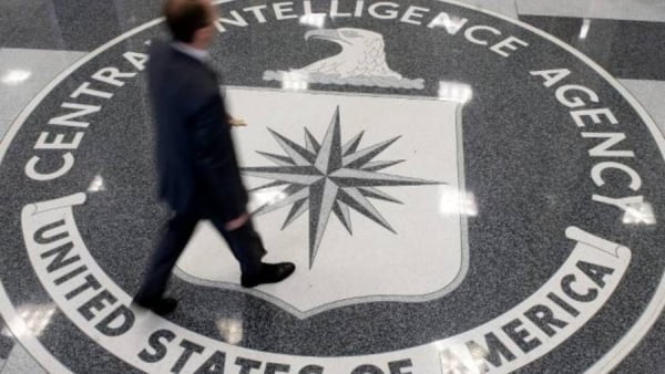 CIA: Νέο μήνυμα στα ΜΚΔ για τους Ιρανούς που επιθυμούν να επικοινωνήσουν μαζί της με ασφάλεια