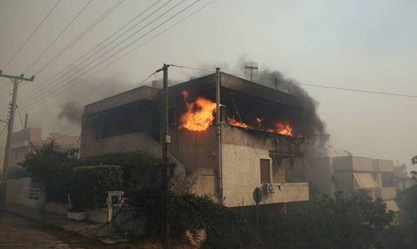 Εκδόθηκε η πρώτη άδεια επισκευής κτιρίου που υπέστη ζημιές από τις πυρκαγιές του καλοκαιριού