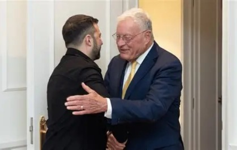 Ζελένσκι: "Παραγωγική" συνάντηση στο Κίεβο με τον απεσταλμένο των ΗΠΑ