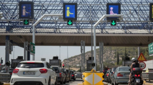 Αυξημένα μέτρα της Τροχαίας στις γιορτές - Απαγόρευση για φορτηγά άνω των 3,5 τόνων