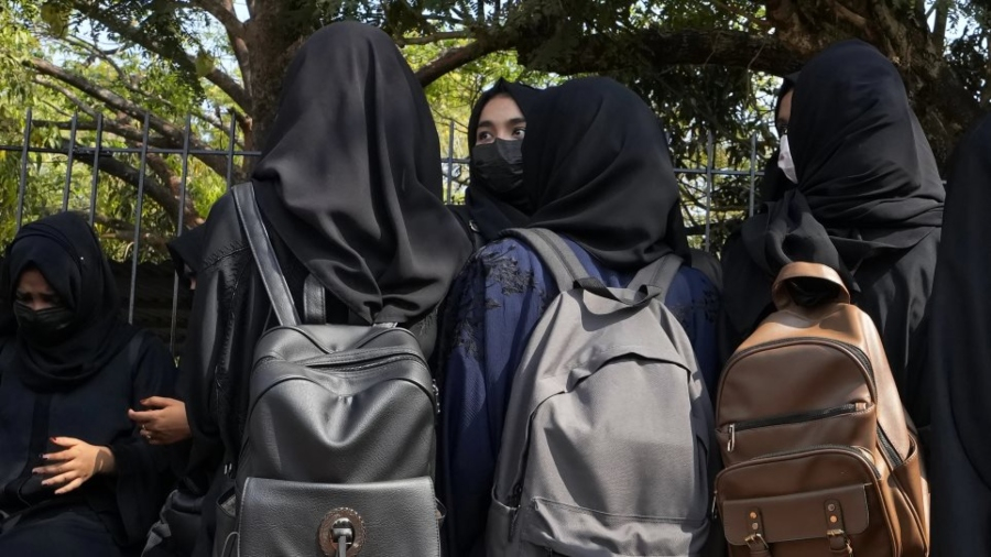 Αυστρία: Η χώρα απαγορεύει την ισλαμική μαντίλα στα σχολεία για κορίτσια κάτω των 14 ετών