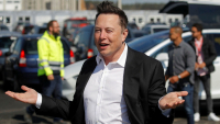 Άνοδος για τη μετοχή της Tesla μετά την ανακοίνωση σχεδίου για διάσπαση