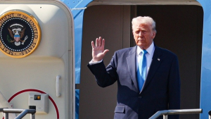 Ο Τραμπ στο Παγκόσμιο Οικονομικό Φόρουμ του Νταβός με το «βλέμμα» στη Γροιλανδία