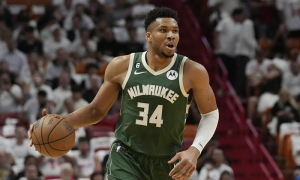 Στα 87,6 εκατ. δολάρια οι απολαβές του Γ. Αντετοκούνμπο το 2023