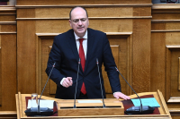 Ο Μ. Λαζαρίδης έδειξε το πτυχίο του στην κάμερα: «Δεν θα απολογηθώ για επιλογές ζωής πριν από 40 χρόνια»