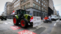 ΕΕ: Εκατοντάδες τρακτέρ στους δρόμους των Βρυξελλών, ενόψει της Συνόδου Κορυφής των ηγετών