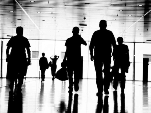 EY: Κερδίζει έδαφος η καριέρα «χωρίς σύνορα» - Θετικό το 93% των εργαζομένων για εργασία στο εξωτερικό