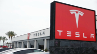 Tesla: Δεύτερη χρονιά πτώσης στις πωλήσεις και εντεινόμενος ανταγωνισμός