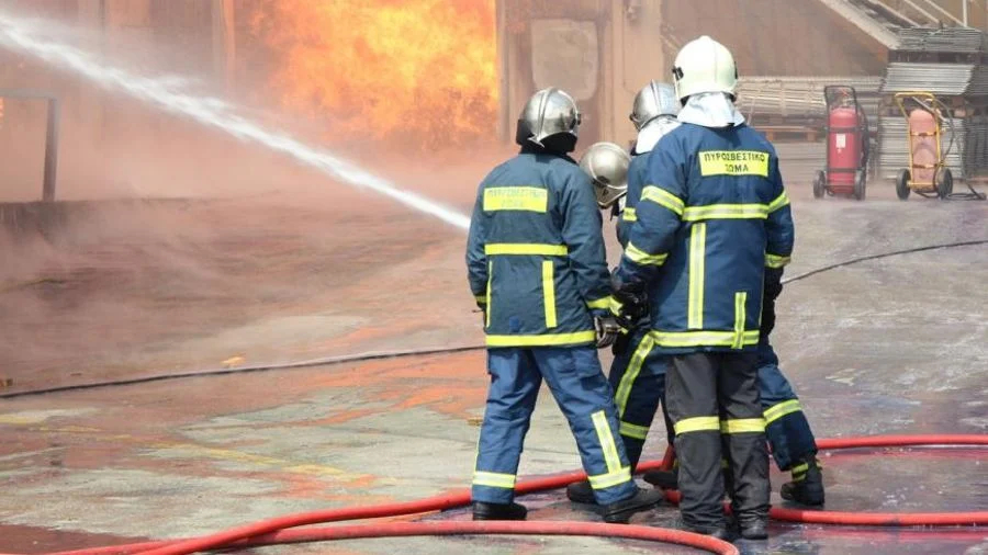 Φωτιά στο Λαύριο κοντά σε σπίτια - Μήνυμα 112 για απομάκρυνση