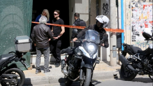 Ένοπλη επίθεση σε ΕΦΚΑ και Εφετείο – Ασύλληπτος 89χρονος δράστης, τέσσερις τραυματίες