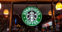 Starbucks: «Η Εξέγερση της Κόκκινης Κούπας» από τους εργαζόμενους