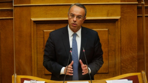 Βουλή: Αντιπαράθεση Σταϊκούρα με επικεφαλής της ΚΟ του ΚΙΝΑΛ για την ακρίβεια