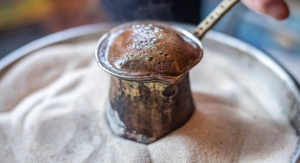 Η Brown Hotels και ο καφές στη χόβολη