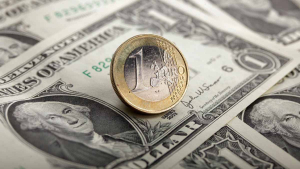 Το ευρώ υποχωρεί 0,20%, στα 1,0543 δολάρια
