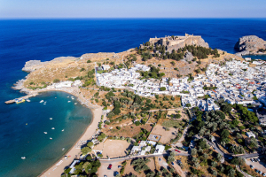 Ρόδος: Πάνω από 1 εκατ. επιβάτες έφθασαν αεροπορικώς σε ένα μήνα στο νησί