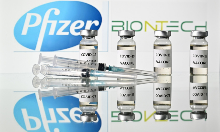 Pfizer: Επιταχύνει την παραγωγή των εμβολίων και παραδίδει περισσότερες δόσεις στις ΗΠΑ