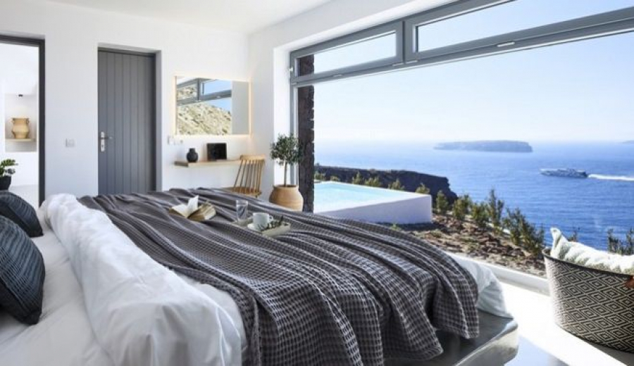 Cocomat: Ξαναβάζει το κλειδί στην πόρτα των νέων ξενοδοχείων σε Σαντορίνη, Μονεμβασιά και Ακρόπολη