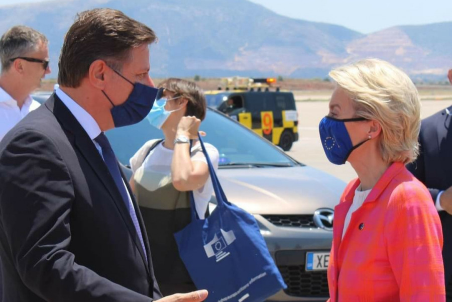 Στο αεροδρόμιο συνόδευσε την πρόεδρο της Ευρωπαϊκής Επιτροπής, ο Μ. Βαρβιτσιώτης