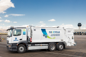 Το πρώτο ηλεκτρικό απορριμματοφόρο της Geocycle Ελλάς στον Διεθνή Αερολιμένα Αθηνών