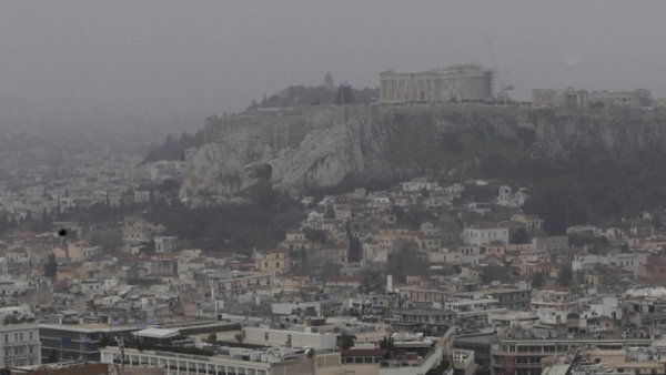 Αφρικανική σκόνη και λασποβροχή του σκηνικό του καιρού