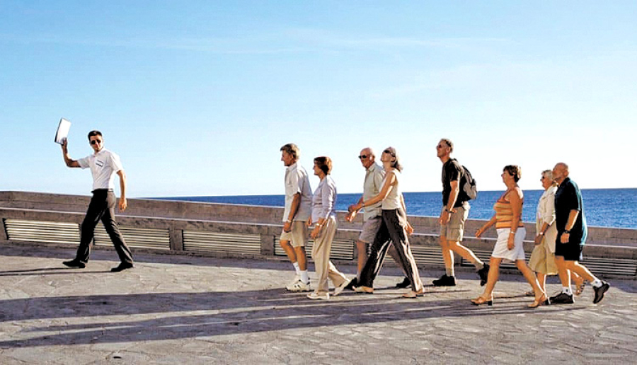 Επάγγελμα Ξεναγός: Ταχύρυθμο πρόγραμμα κατάρτισης στο ΕΚΠΑ - Ποιους αφορά