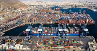 Handelsblatt: Πώς η Cosco ελέγχει το μεγαλύτερο λιμάνι της Ελλάδας