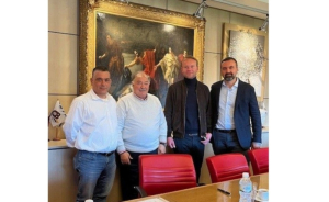 Από αριστερά: Κωνσταντίνος Μπήτρος, CEO OB Streem, Ορφέας Βεϊνόγλου, Πρόεδρος OB Streem, Tassilo Schneider, Διευθύνων Σύμβουλος της SAE, Δημήτρης Φλαμπούρης, Διευθυντής Δικτύου Οδικών Μεταφορών της OB Streem