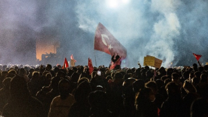 Τουρκία: Χιλιάδες πολίτες συγκεντρώθηκαν στην Κωνσταντινούπολη αντιδρώντας στη σύλληψη Ιμάμογλου