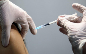 Εμβολιασμοί: Οι 45-49 ετών παίρνουν τη σκυτάλη