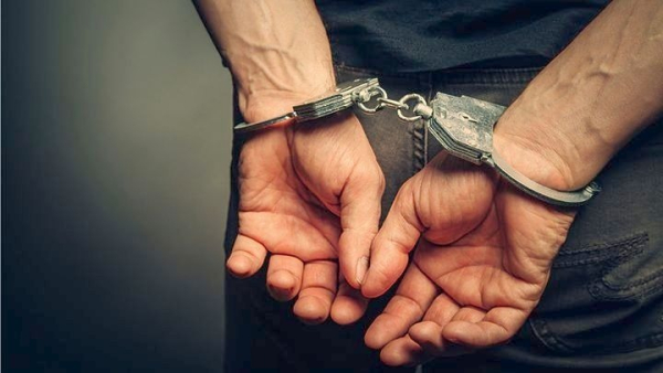 Θεσσαλονίκη: Αστυνομικός κατηγορείται ότι έπαιρνε «γρηγορόσημο» για να εξυπηρετήσει πρόσφυγες