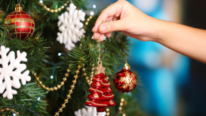 Βαριέσαι να ξεστολίσεις; Το κάνουν εταιρείες για σένα