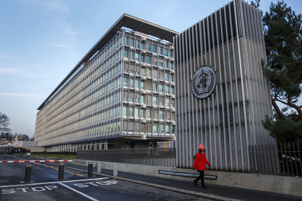 ΠΟΥ: Τα εμβόλια είναι αποτελεσματικά απέναντι σε "όλα τα παραλλαγμένα στελέχη του ιού"
