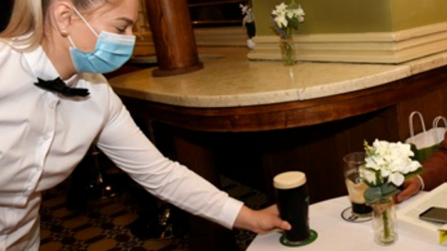 ΠΟΕΕΤ: Επιτακτική η ανάγκη στήριξης των εργαζομένων στην εστίαση