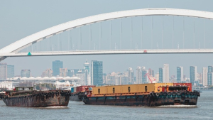 «Τρικυμία» στην ναυτιλία από τα νέα λιμενικά τέλη των ΗΠΑ - Στο στόχαστρο η κινεζική ναυπηγική βιομηχανία