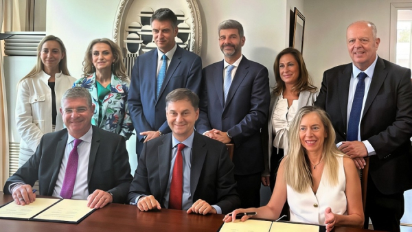 Σύναψη Μνημονίου Συνεργασίας μεταξύ Export Credit Greece και ΕΤΕπ παρουσία Χ. Θεοχάρη
