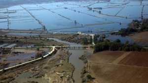 Συνεχίζονται οι προκαταβολές του 50% της κρατικής αρωγής προς πληγείσες επιχειρήσεις από πλημμύρες