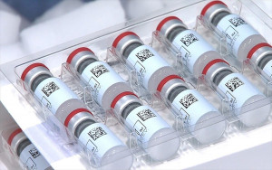 "Σίγουρη" η Johnson &amp; Johnson για το εμβόλιό της, ελπίζει να βρεθεί γρήγορα λύση
