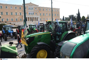 Αποχώρησαν τα τρακτέρ από το Σύνταγμα - Αποκαθίσταται σταδιακά η κυκλοφορία στο οδικό δίκτυο