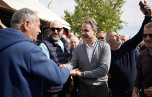 Μητσοτάκης: Η ΝΔ με την Πρωτομαγιά και ο Τσίπρας με την Πρωταπριλιά