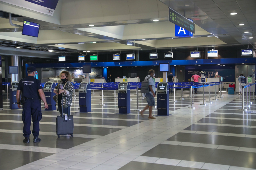 ECDC: Μη υποχρεωτική η χρήση μάσκας σε αεροδρόμια - αεροπλάνα από τις 16 Μαΐου