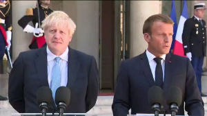 Επικοινωνία Μακρόν - Τζόνσον για την αποκλιμάκωση της έντασης γύρω από την Ουκρανία