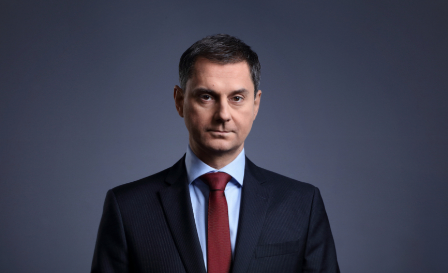 Θεοχάρης στη Βουλή: «Εντείνουμε την υγειονομική επιτήρηση όπου βλέπουμε αύξηση της μετάλλαξης Δέλτα»