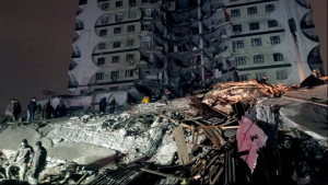 Σεισμός 7,7 Ρίχτερ: Πάνω από 500 οι νεκροί σε Τουρκία και Συρία