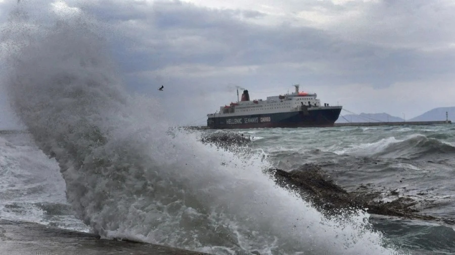 Απαγορευτικό απόπλου σε Πειραιά, Ραφήνα και Λαύριο λόγω 9 μποφόρ