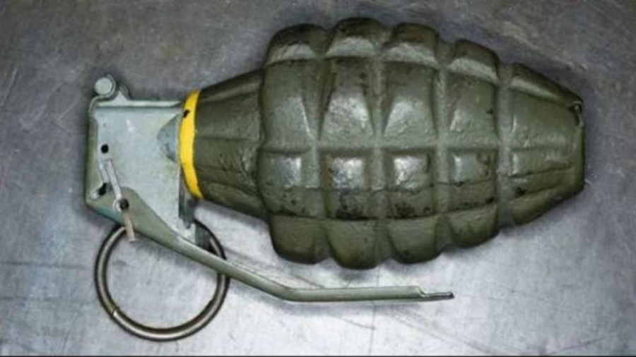 Βρέθηκαν δύο στρατιωτικές χειροβομβίδες σε σπίτι στην οδό Σκουφά